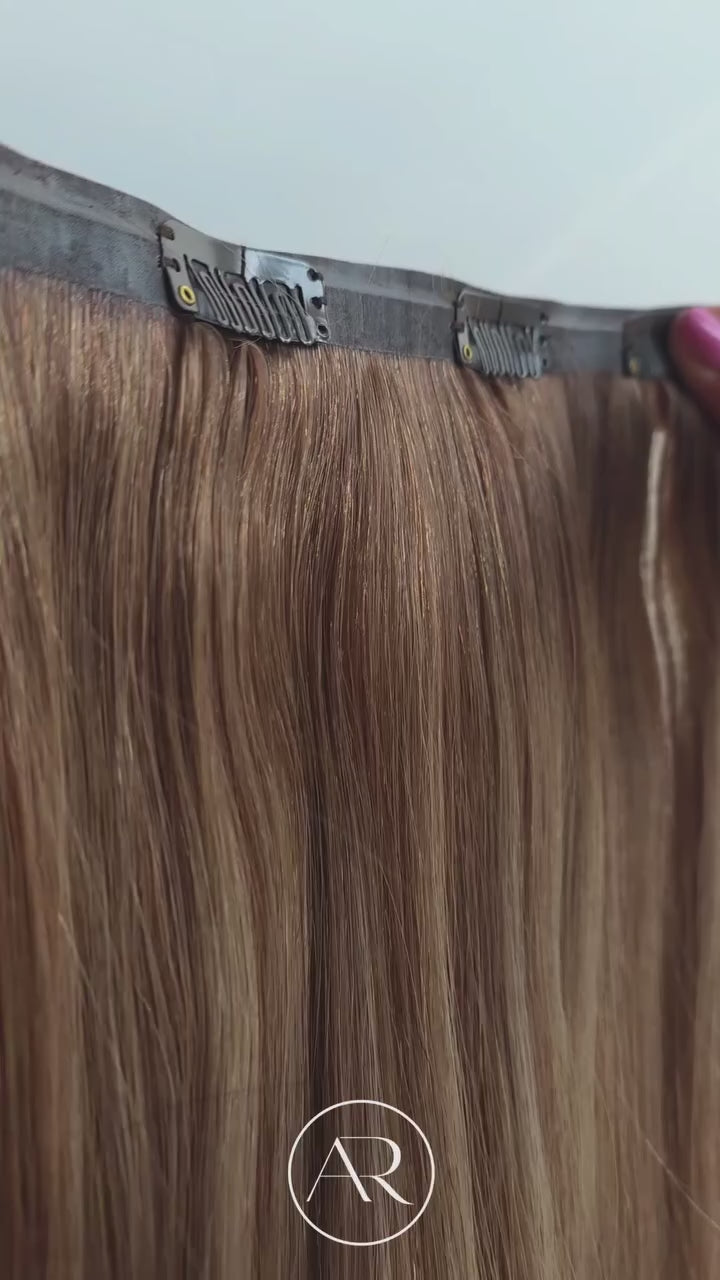 ARIA HAIR Seamless Clip-In – zbliżenie na klipsy i strukturę naturalnych włosów