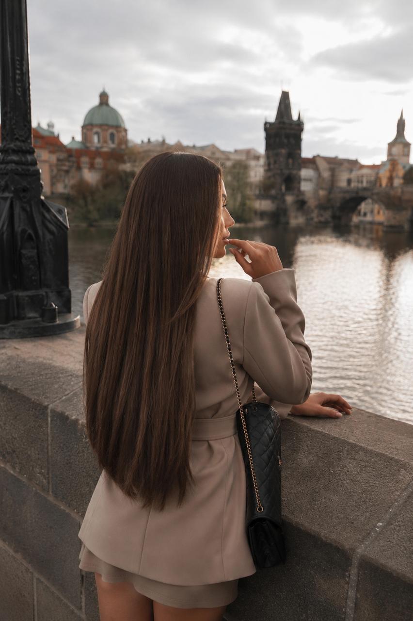 Włosy doczepiane Seamless Clip-In 55 cm Prague Bronze – długie włosy w chłodnym brązie, widok z tyłu